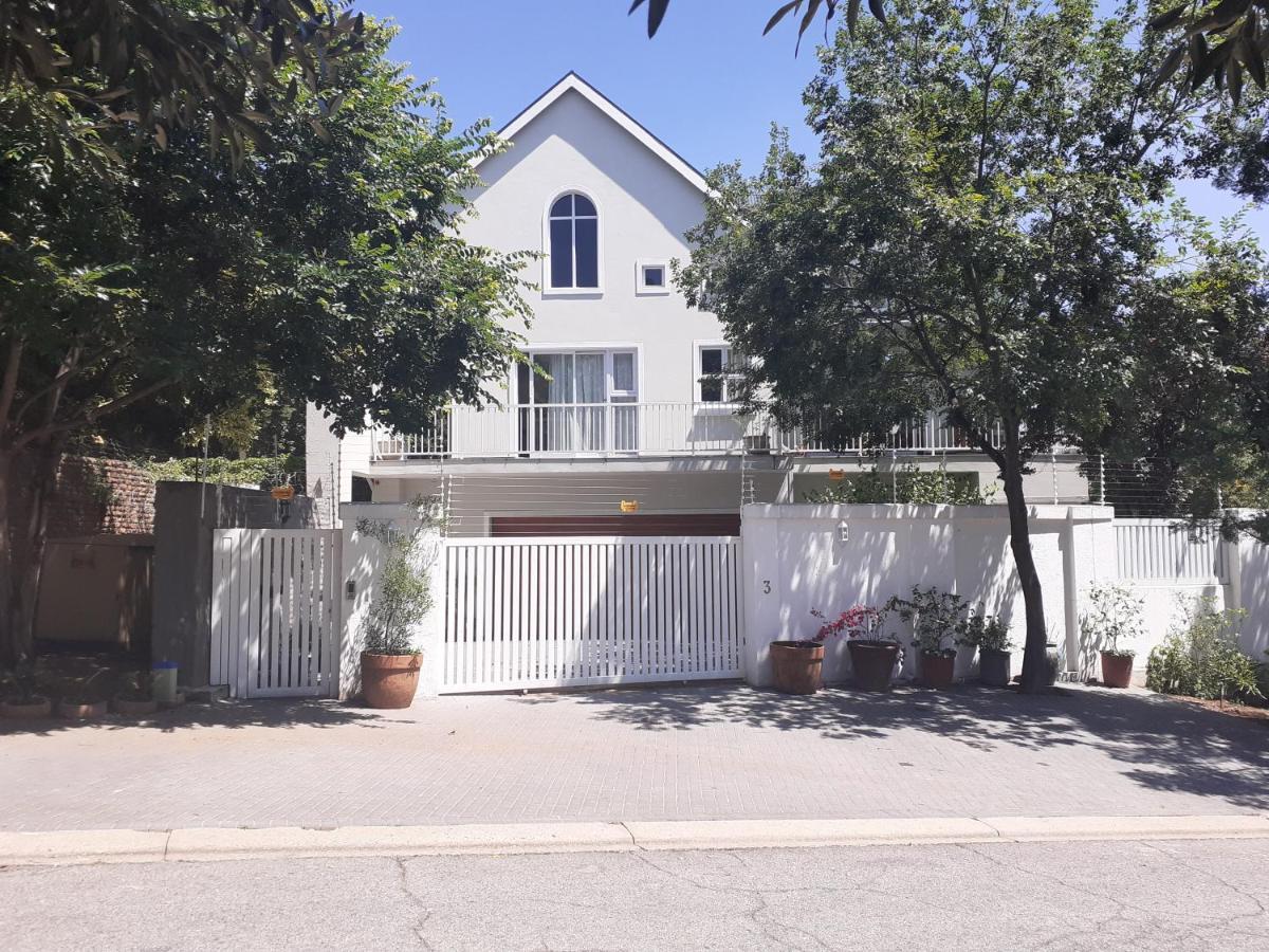 3 On Tessa Guesthouse Йоханнесбург Экстерьер фото